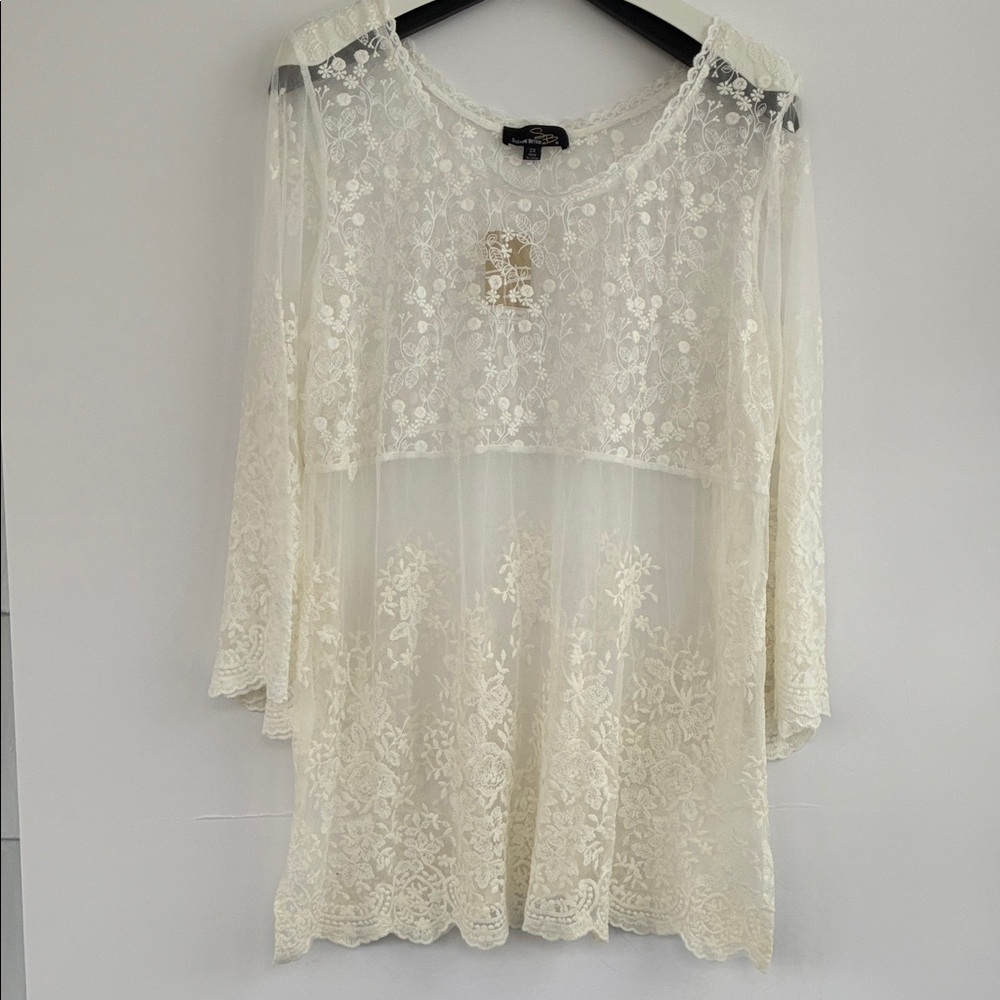 Suzanne Betro Floral Sheer Lace Embroidered Blouse in Cream 2X